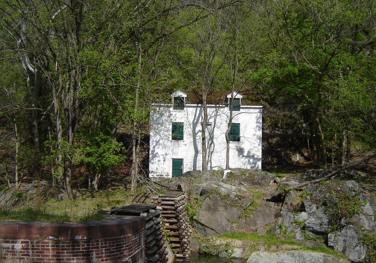 Lockhouse 16 atop a stone outcropping above the lock