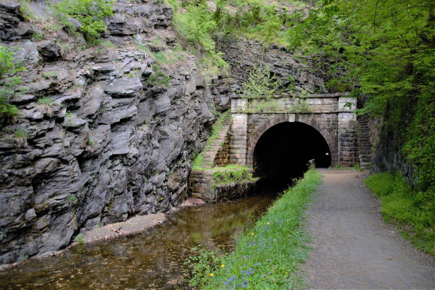 The path leading to the Paw Paw Tunnel