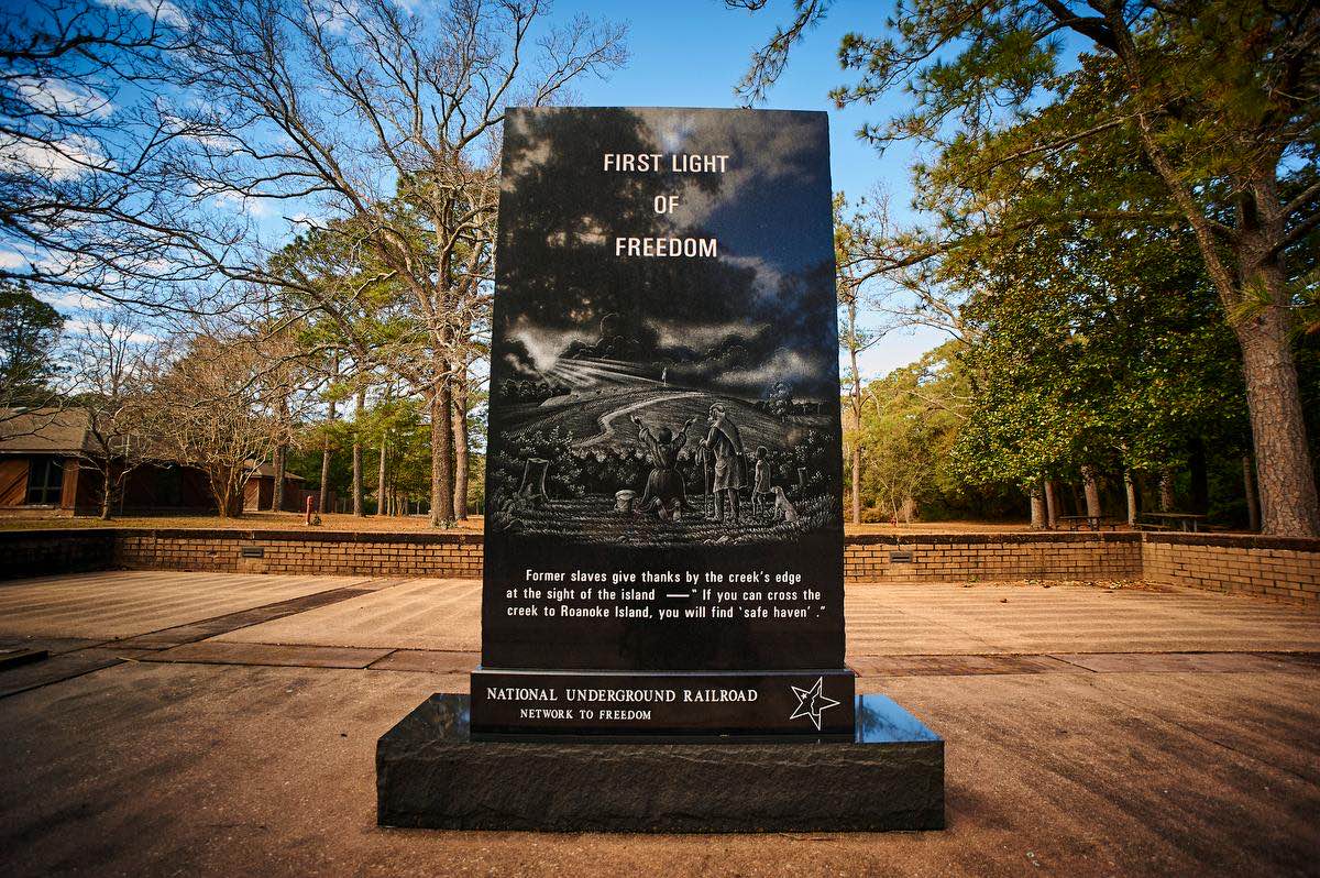 Monument commemorating the Roanoke Island Freedmen’s Colony